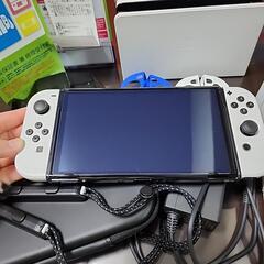 美品　Nintendo Switch 有機EL ホワイト　保証期間・ケース・シリコンカバーなど付属品有りの画像