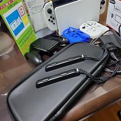 美品　Nintendo Switch 有機EL ホワイト　保証期間・ケース・シリコンカバーなど付属品有りの画像