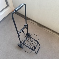 荷物運ぶ台車
の画像