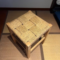 木製スツールの画像