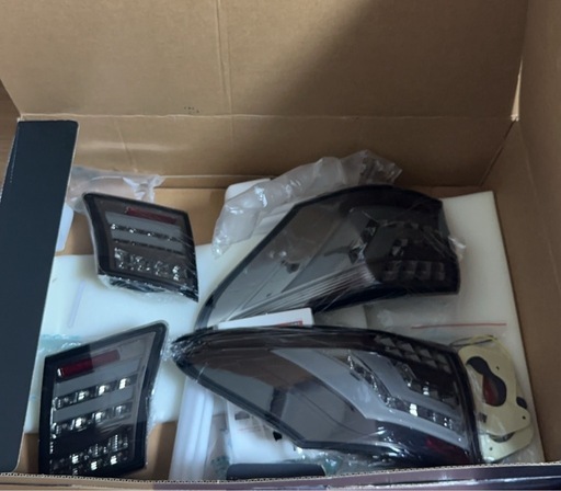 レクサスLS前期テールランプ