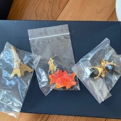 ピアス、ブローチ