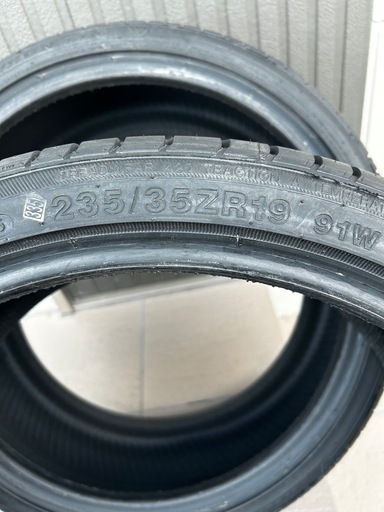 お買得！　新品タイヤ　235-35-19 2本