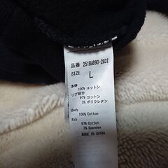 ♠　AZUL　トレーナー　黒　EXTRAORDINARILYロゴ　サイズL　メンズ  　レディース　どちらでも着られそうですの画像