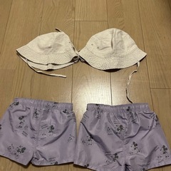 H&M ミッキー水着と帽子＋おまけプレイウェア付き　全て2着の画像