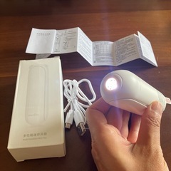 携帯用ミニ扇風機　懐中電灯付き　モバイルバッテリーの画像