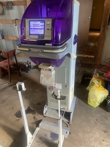 秋田県美郷町発、秋田県内送料無料  タイガーカワシマ 自動選別計量機 CR-32A アワメーター 222h
