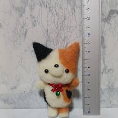 羊毛フェルト 三毛猫ブローチ 約9cm
