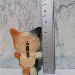 羊毛フェルト 三毛猫ブローチ 約9cmの画像