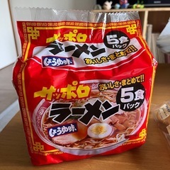 野菜色々、缶詰、パン、スィーツの画像