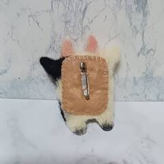 羊毛フェルトモーモー 牛 ちゃんブローチ 約8cmの画像