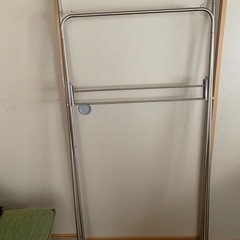 折りたたみ式室内物干しの画像