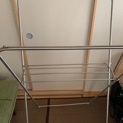 折りたたみ式室内物干しの画像