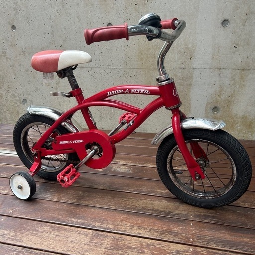 Radio Flyer（ラジオフライヤー）のレトロデザイン幼児用自転車