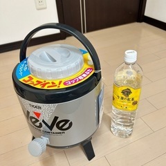 ポータブルクーラー　タイガー　６L コップ収納