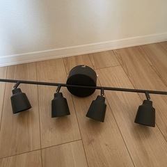 【中古品】IKEA クヌートボーシーリングスポットライト リモコン　電球付き IKEA クヌートボー シーリングスポットライト リモコン付 白