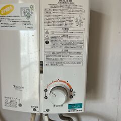【業務用＋家庭用エアコン5台＋湯沸かし器】まとめて引き取りできる方へ／35,000円〜相談可（現地撤去）の画像