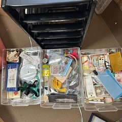  裁縫道具　まとめて　工具 針 糸 リボン 紐 大量 裁縫キット ハンドメイド 材料  ケースごと全部の画像