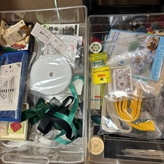  裁縫道具　まとめて　工具 針 糸 リボン 紐 大量 裁縫キット ハンドメイド 材料  ケースごと全部の画像