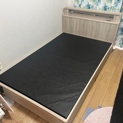 セミダブルベッドフレームの画像