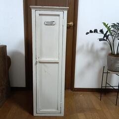 レトロ風ペイント・収納棚の画像