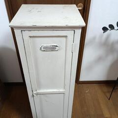 レトロ風ペイント・収納棚の画像