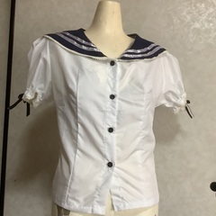 アイドルのコスチュームのようなセットアップです。の画像