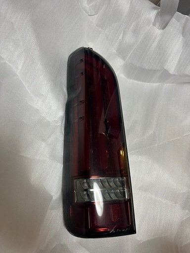 ハイエース　テールランプ　ジャンク