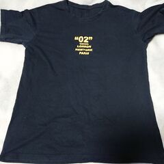 ♠　Tシャツ　 "02" LONDON, NEWYORK, PARIS　QUEENS　ブラック　メンズ 　レディース　どちらでも着られそうですの画像