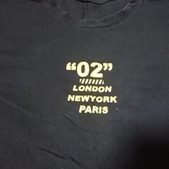 ♠　Tシャツ　 "02" LONDON, NEWYORK, PARIS　QUEENS　ブラック　メンズ 　レディース　どちらでも着られそうですの画像