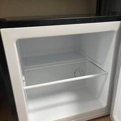 ミニ冷凍庫　黒　2021年製　比較的美品　完動品　本日近所なら家の近くまで配送しますの画像