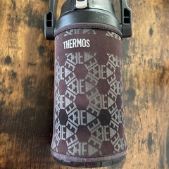 サーモス2ℓカバー付きの画像