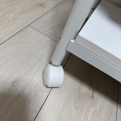 ワゴン(物が乗っていますが、ワゴンのみのお渡しです。)の画像