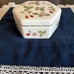 WEDGWOOD ワイルドストロベリー 小物入れの画像
