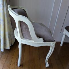 アンティーク風な椅子の画像