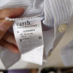 【お取り引き中】レディース　スタンドカラーシャツ　earth music&ecology Sサイズ　水色ストライプの画像