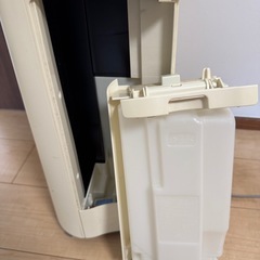 シャープ  加湿空気清浄機　KC-G50-Wの画像