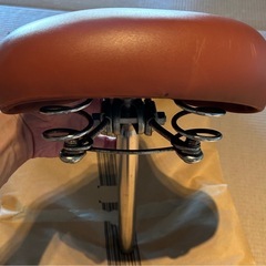 自転車　サドル　ブラウン色　パイプ外径　25mm程度の画像