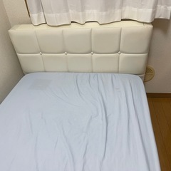 ベッドの画像