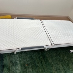 折りたたみベッドの画像