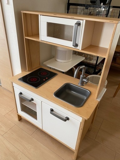 IKEA おままごとキッチン(長崎県ハウステンボス) 直接引き取り限定です。 RiZKiZ 1年保証 ままごと キッチン 木製 選べる食材・鍋