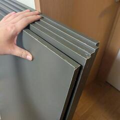 金属製の丈夫な棚の画像