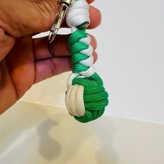 パラコードキーホルダー　アクセサリー　キーホルダー　新品 　の画像