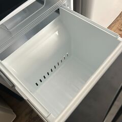 高年式 美品 TOSHIBA / 東芝 ノンフロン冷凍冷蔵庫 GR-W15BZ1 153L ブラック 苫小牧発の画像