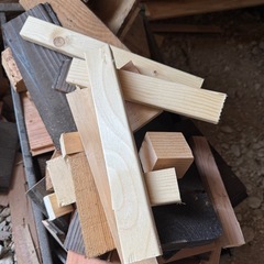 端材たくさん！工作やDIYなどに
の画像