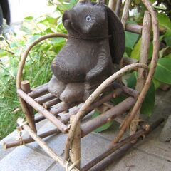 小さな椅子（人形用、ガーデニング植木鉢置などに）の画像