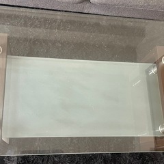 ガラステーブルの画像