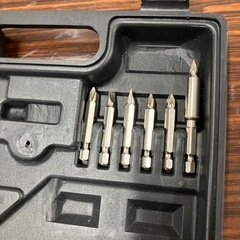 2508-091 電動ドライバー LEDライト付き 充電式（バッテリー寿命は不明） 動作確認済みの画像