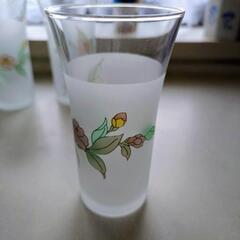 おしゃれな花柄のガラスコップ5個セットの画像