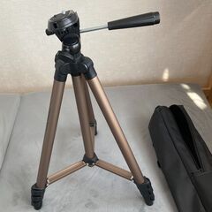 Amazonベーシック 軽量 三脚 カメラ用　全高127cm ケース付の画像